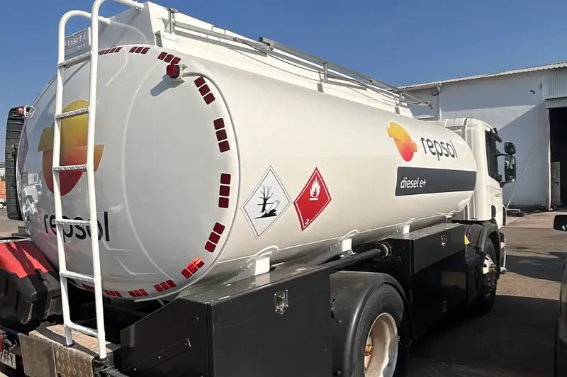 Cisterna de reparto de gasóleo agrícola.