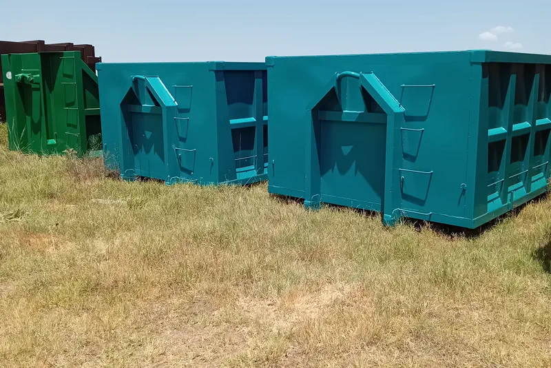 Contenedores multilift preparados para llevar a finca.